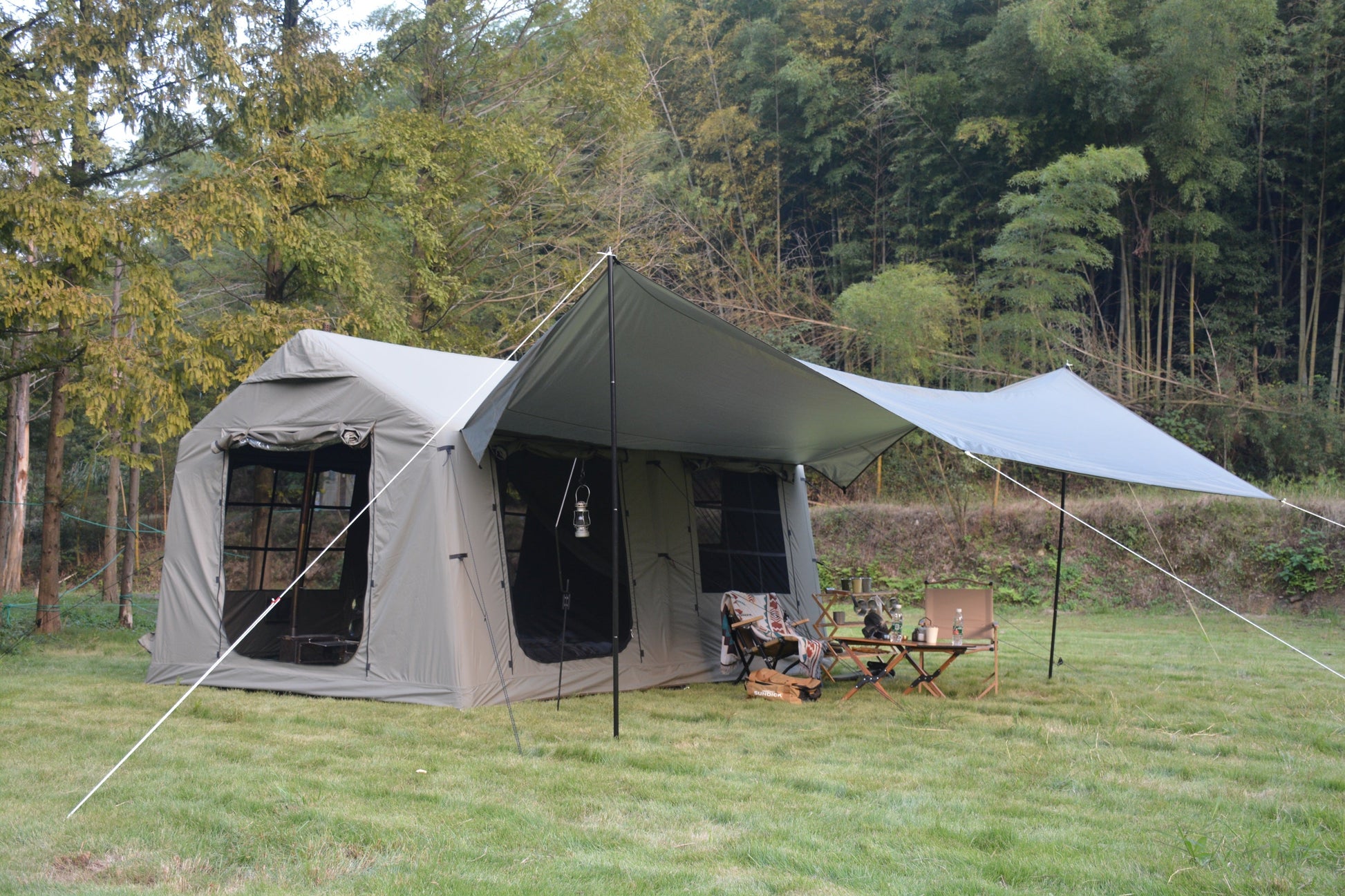 7 - 8 Person Inflatable Tent w/ Canopy Glamping Campingood for camping and outdoor | campingood.com