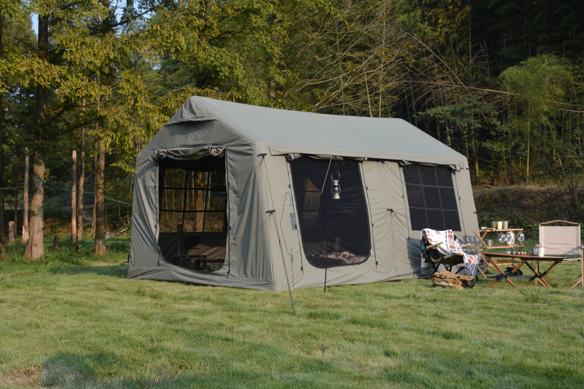 Inflatable Camping Tent with canopy, army green polyester, 
6 mesh windows, spacious for 7-8 persons
